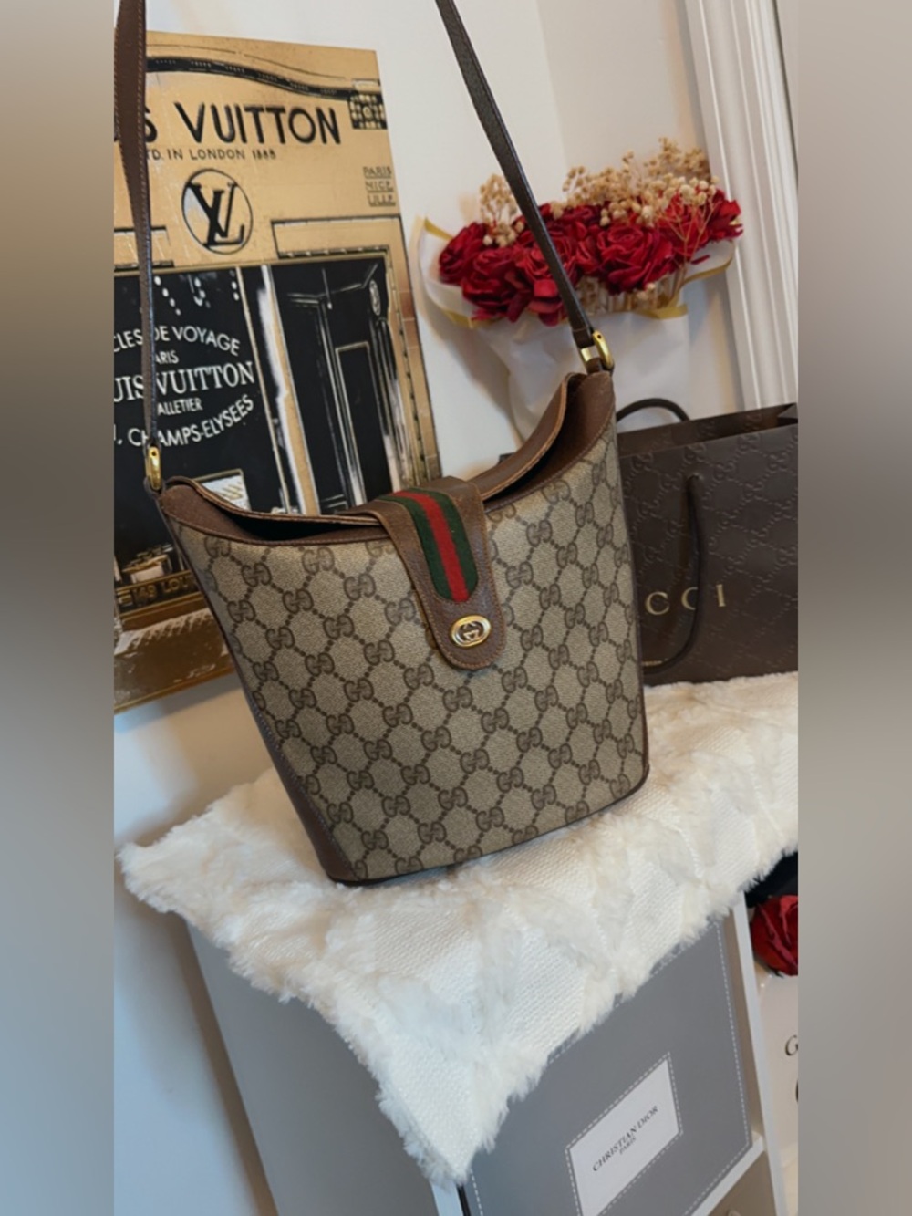 Authentic Gucci GG Supreme Bucket bag